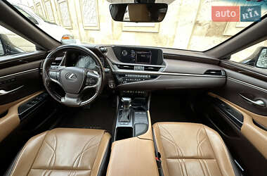 Седан Lexus ES 2019 в 