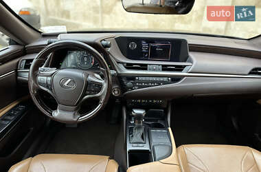 Седан Lexus ES 2019 в 