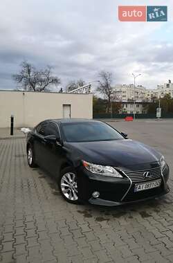 Седан Lexus ES 2014 в Вишневом