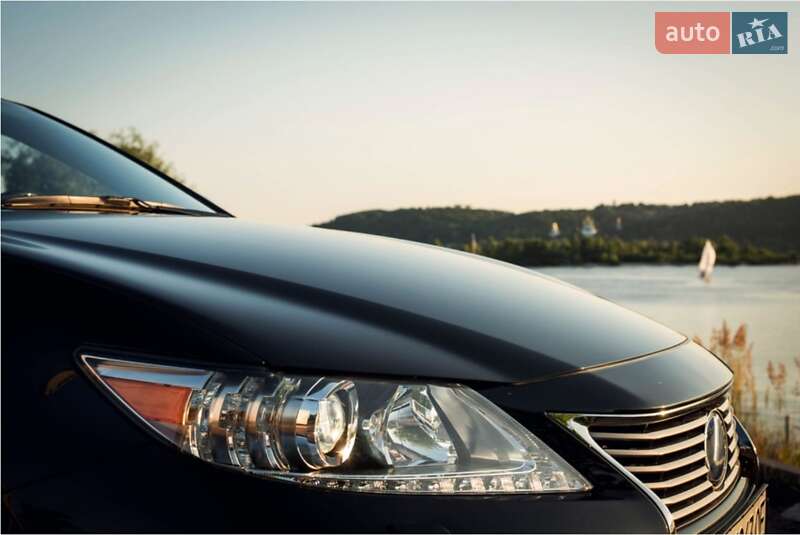 Седан Lexus ES 2013 в Києві