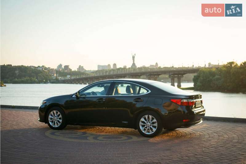 Седан Lexus ES 2013 в Києві