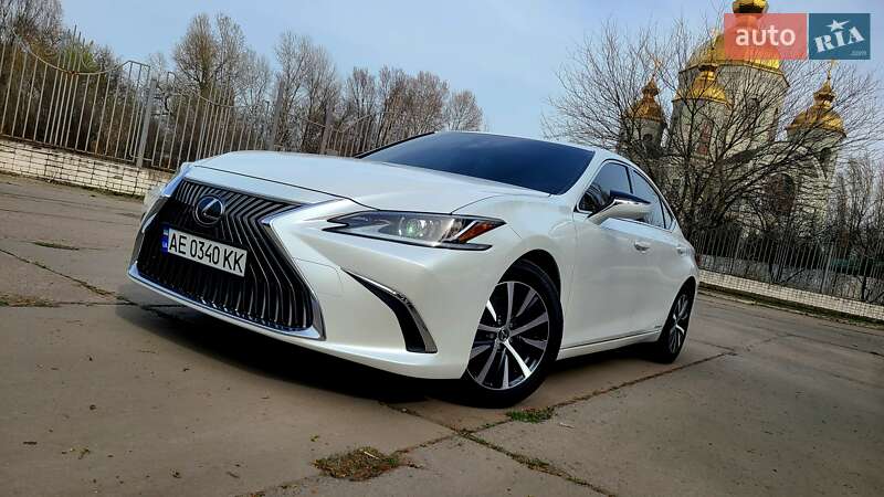 Седан Lexus ES 2018 в Дніпрі