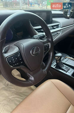 Седан Lexus ES 2019 в 
