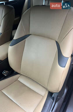 Седан Lexus ES 2019 в 