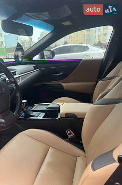 Седан Lexus ES 2019 в 