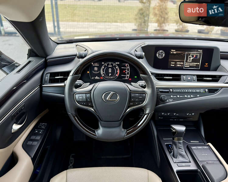 Седан Lexus ES 2019 в Киеве