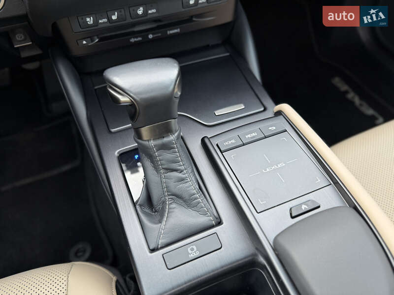 Седан Lexus ES 2019 в Киеве