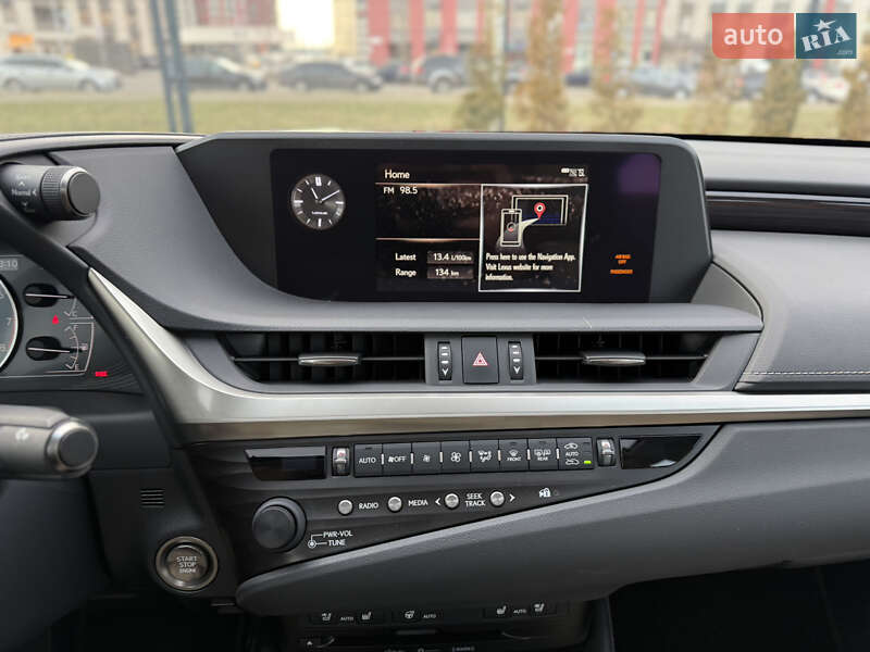 Седан Lexus ES 2019 в Киеве