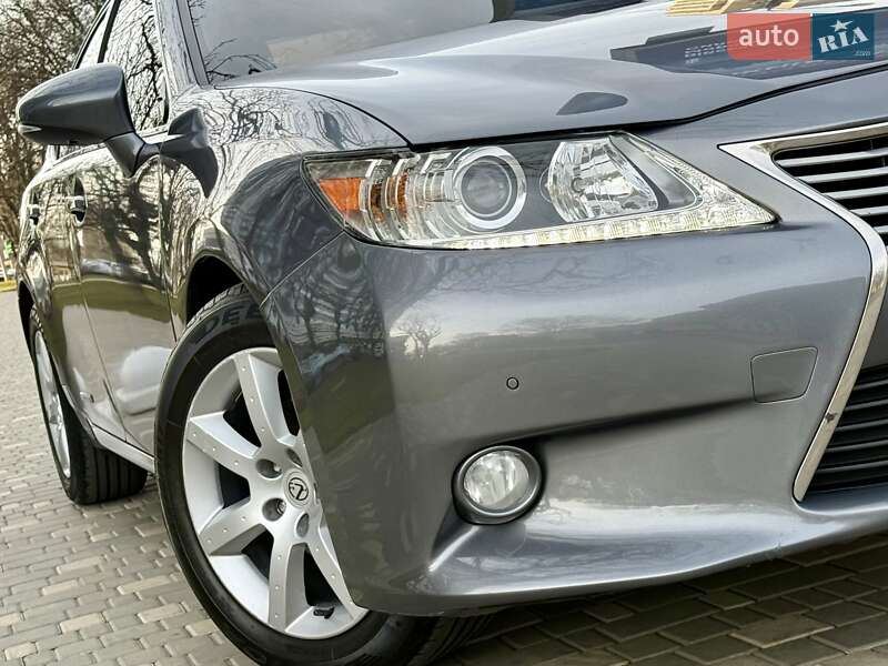 Седан Lexus ES 2013 в 