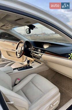 Седан Lexus ES 2012 в Боярці