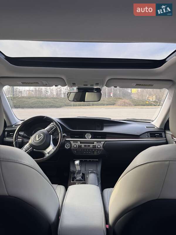 Седан Lexus ES 2015 в Умани