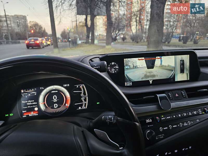 Седан Lexus ES 2018 в Ровно