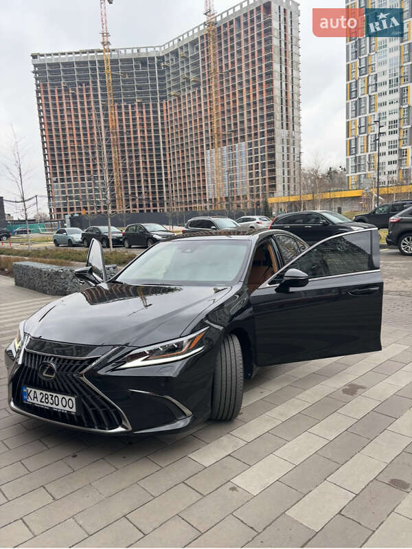 Lexus ES 2022