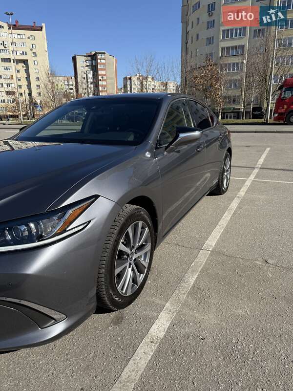Седан Lexus ES 2019 в Ивано-Франковске