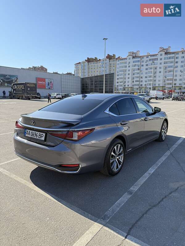 Седан Lexus ES 2019 в Ивано-Франковске