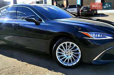 Седан Lexus ES 2019 в Дніпрі