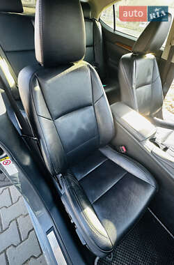 Седан Lexus ES 2013 в Чернівцях