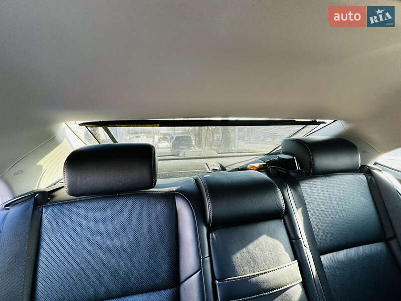 Седан Lexus ES 2013 в Чернівцях