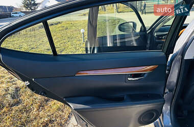 Седан Lexus ES 2013 в Чернівцях