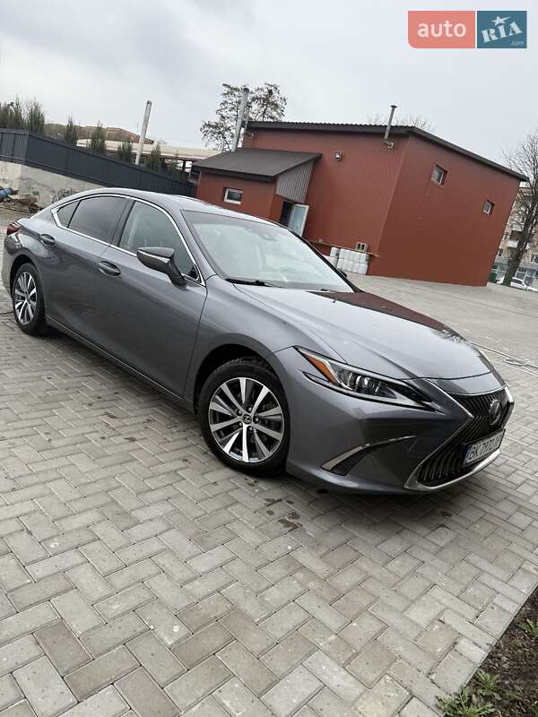 Lexus ES 2020