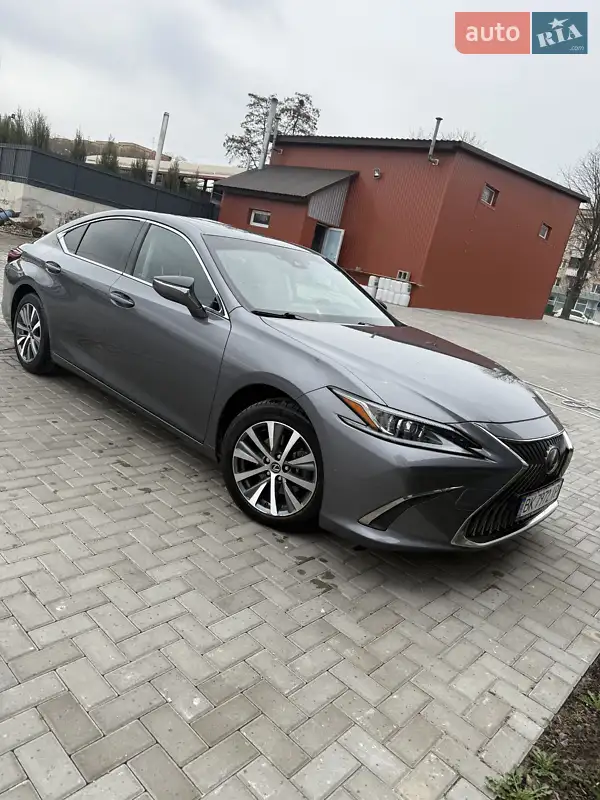 Lexus ES