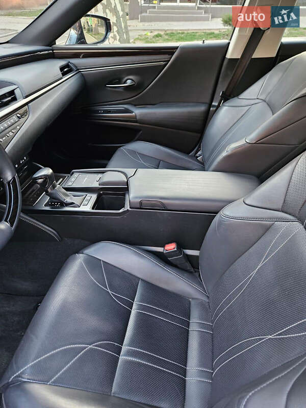 Седан Lexus ES 2018 в Одесі