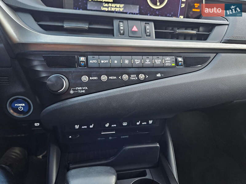 Седан Lexus ES 2018 в Одесі