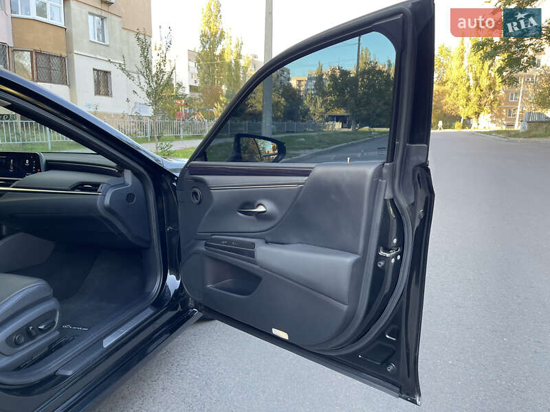 Седан Lexus ES 2019 в Николаеве
