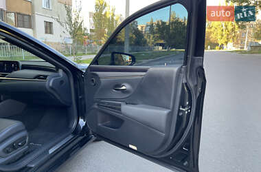 Седан Lexus ES 2019 в 