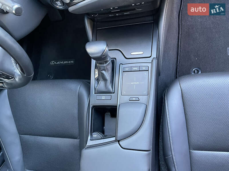Седан Lexus ES 2019 в Николаеве