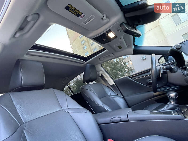Седан Lexus ES 2019 в Николаеве