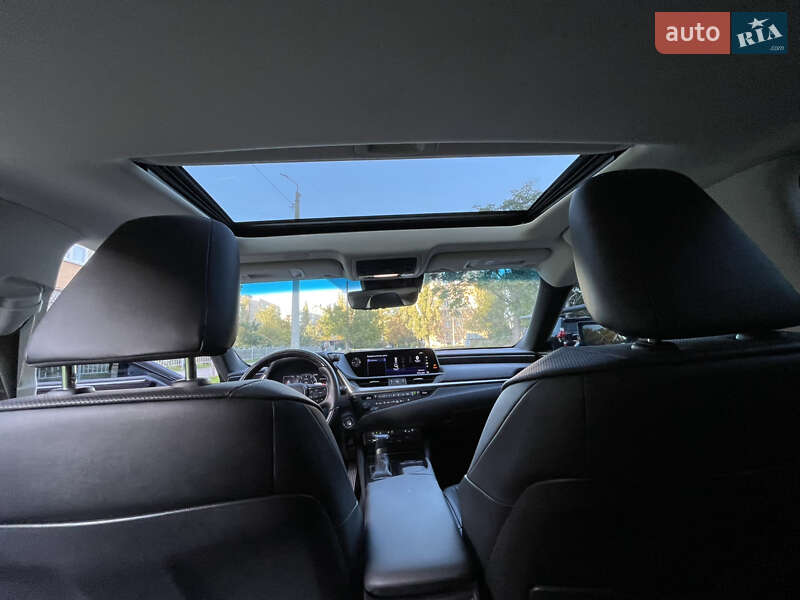 Седан Lexus ES 2019 в Николаеве