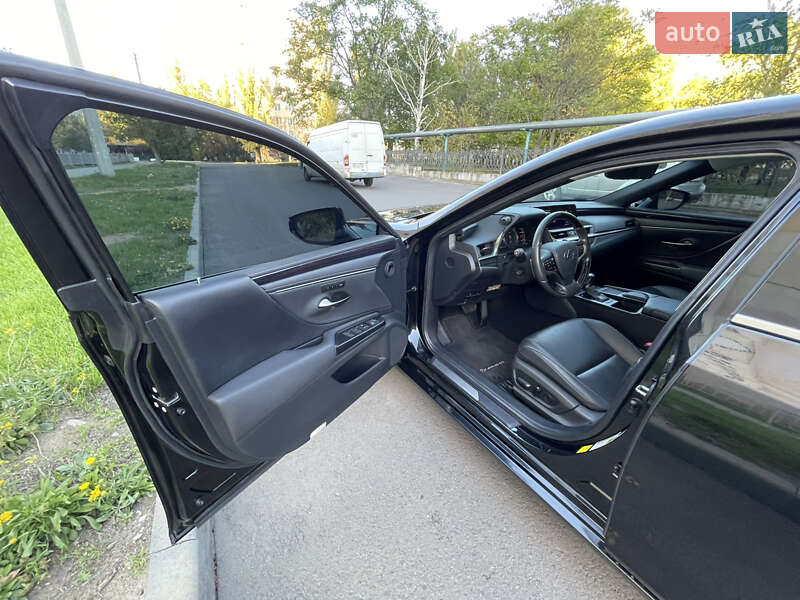 Седан Lexus ES 2019 в Николаеве