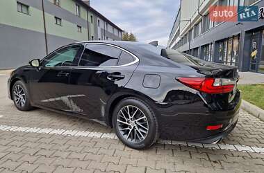 Седан Lexus ES 2016 в 