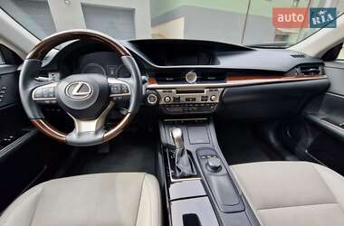 Седан Lexus ES 2016 в 