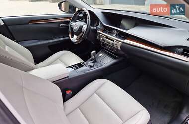 Седан Lexus ES 2016 в 