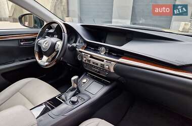 Седан Lexus ES 2016 в 