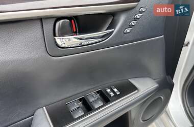 Седан Lexus ES 2018 в 