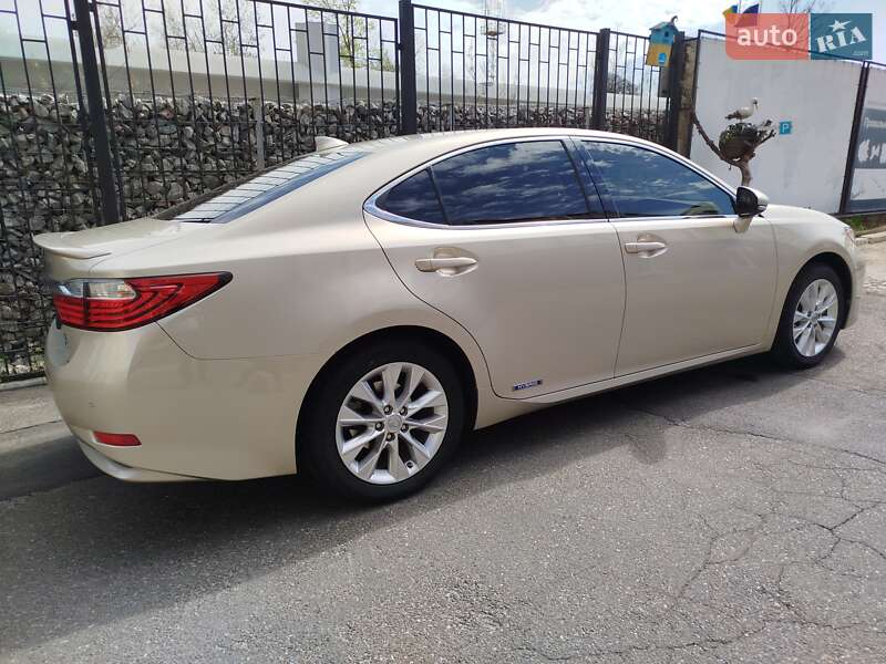 Седан Lexus ES 2015 в Києві