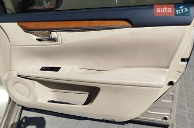 Седан Lexus ES 2015 в 