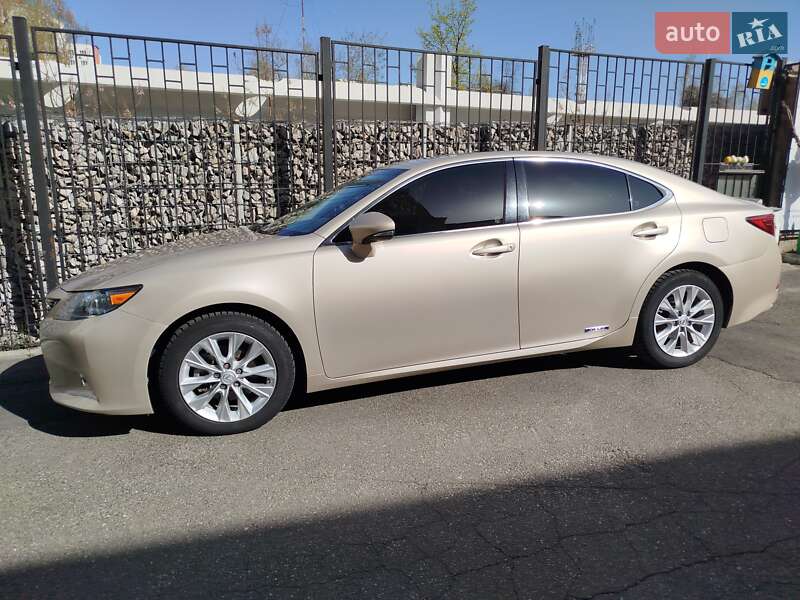 Седан Lexus ES 2015 в Києві