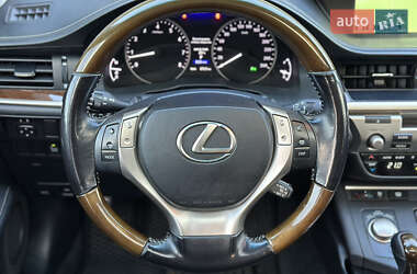 Седан Lexus ES 2015 в 
