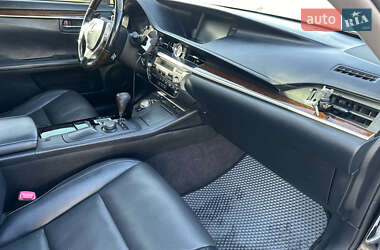Седан Lexus ES 2015 в 