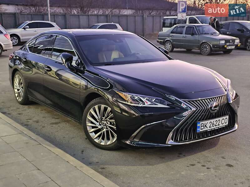 Седан Lexus ES 2018 в Ровно
