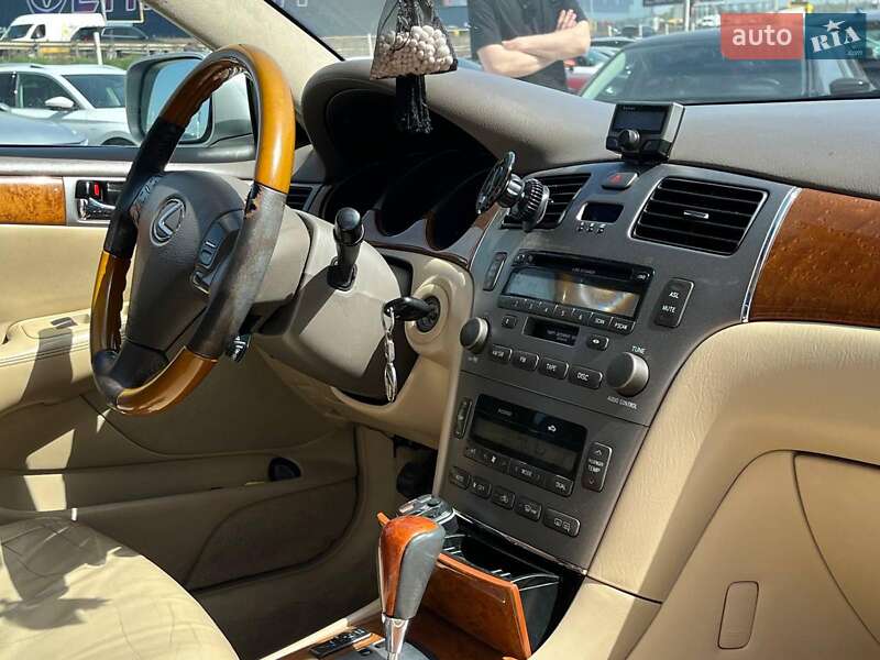 Седан Lexus ES 2004 в Львове