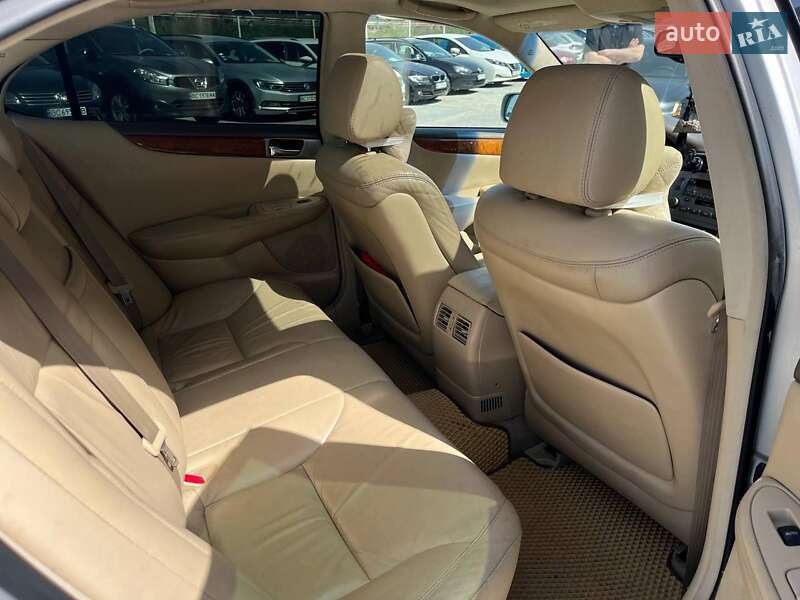 Седан Lexus ES 2004 в Львове