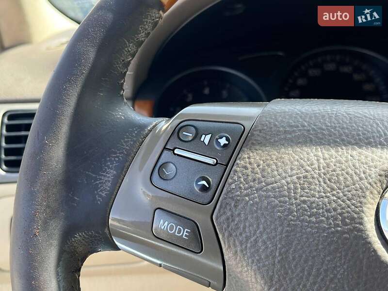 Седан Lexus ES 2004 в Львове