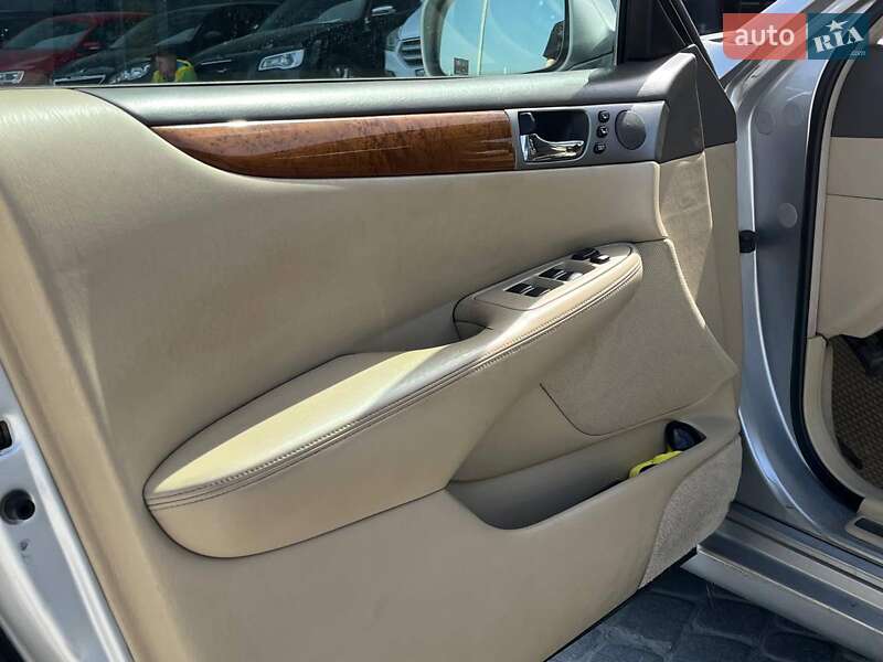 Седан Lexus ES 2004 в Львове