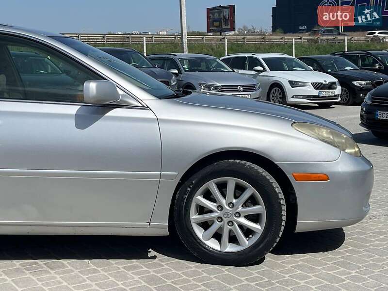 Седан Lexus ES 2004 в Львове