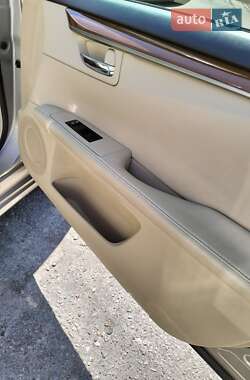 Седан Lexus ES 2012 в 